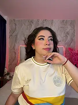 Snapshot of IsabellaAnngel chatting on June 27, 11:33 pm IsabellaAnngel online show from June 27, 11:33 pm
