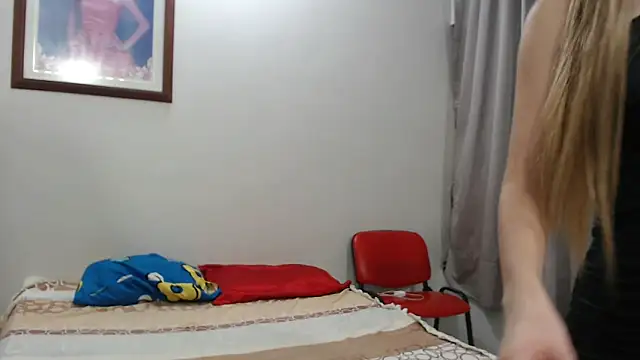 Snapshot of SaraStoneCute chatting on October 16, 7:44 pm SaraStoneCute online show from October 16, 7:44 pm