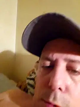 Snapshot of HeteroHotGuy1 chatting on March 9, 8:10 pm HeteroHotGuy1 online show from March 9, 8:10 pm