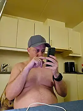 Snapshot of HeteroHotGuy1 chatting on January 16, 2:51 am HeteroHotGuy1 online show from January 16, 2:51 am