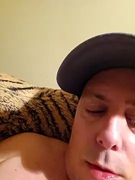 Snapshot of HeteroHotGuy1 chatting on March 21, 1:56 am HeteroHotGuy1 online show from March 21, 1:56 am