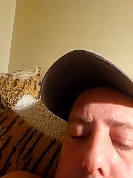 Snapshot of HeteroHotGuy1 chatting on October 3, 8:54 pm HeteroHotGuy1 online show from October 3, 8:54 pm