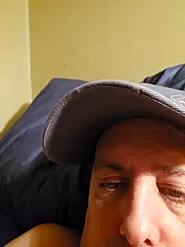 Snapshot of HeteroHotGuy1 chatting on January 13, 12:41 am HeteroHotGuy1 online show from January 13, 12:41 am