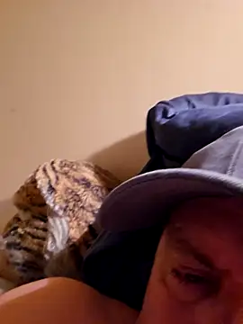 Snapshot of HeteroHotGuy1 chatting on February 24, 1:35 am HeteroHotGuy1 online show from February 24, 1:35 am