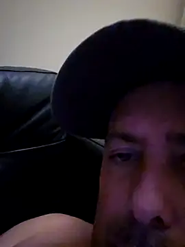Snapshot of HeteroHotGuy1 chatting on September 9, 9:35 pm HeteroHotGuy1 online show from September 9, 9:35 pm