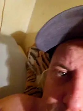 Snapshot of HeteroHotGuy1 chatting on February 24, 11:52 pm HeteroHotGuy1 online show from February 24, 11:52 pm