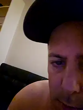 Snapshot of HeteroHotGuy1 chatting on September 22, 3:12 am HeteroHotGuy1 online show from September 22, 3:12 am
