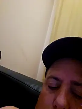 Snapshot of HeteroHotGuy1 chatting on September 30, 7:53 pm HeteroHotGuy1 online show from September 30, 7:53 pm
