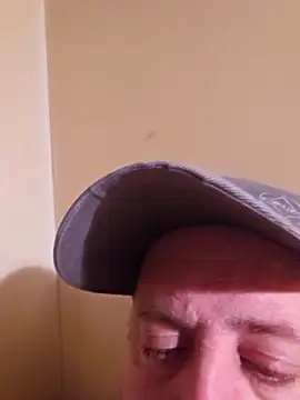 Snapshot of HeteroHotGuy1 chatting on March 13, 10:54 pm HeteroHotGuy1 online show from March 13, 10:54 pm
