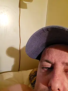 Snapshot of HeteroHotGuy1 chatting on January 20, 8:52 am HeteroHotGuy1 online show from January 20, 8:52 am
