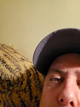 Snapshot of HeteroHotGuy1 chatting on January 23, 8:46 am HeteroHotGuy1 online show from January 23, 8:46 am