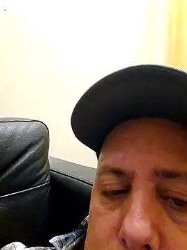 Snapshot of HeteroHotGuy1 chatting on February 22, 9:48 pm HeteroHotGuy1 online show from February 22, 9:48 pm