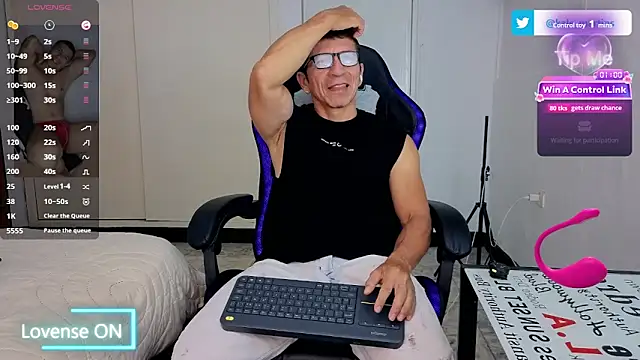 Snapshot of KALE_19 chatting on June 28, 10:49 pm KALE 19 online show from June 28, 10:49 pm