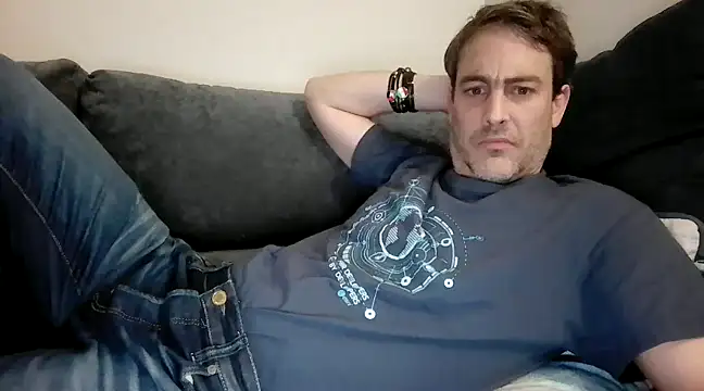 Snapshot of basquehotboy chatting on January 3, 10:29 pm basquehotboy online show from January 3, 10:29 pm