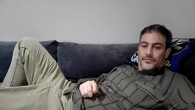 Snapshot of basquehotboy chatting on February 17, 10:05 pm basquehotboy online show from February 17, 10:05 pm