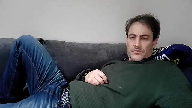 Snapshot of basquehotboy chatting on January 9, 9:58 pm basquehotboy online show from January 9, 9:58 pm