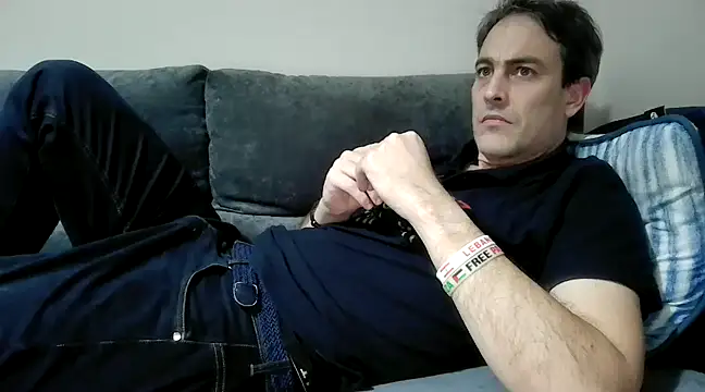 Snapshot of basquehotboy chatting on December 7, 10:01 pm basquehotboy online show from December 7, 10:01 pm