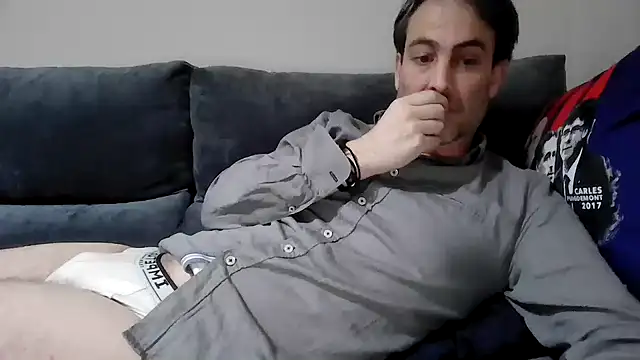 Snapshot of basquehotboy chatting on January 28, 11:39 pm basquehotboy online show from January 28, 11:39 pm