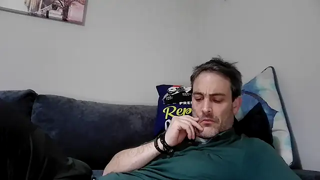 Snapshot of basquehotboy chatting on February 25, 8:42 pm basquehotboy online show from February 25, 8:42 pm