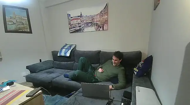 Snapshot of basquehotboy chatting on January 22, 9:10 pm basquehotboy online show from January 22, 9:10 pm