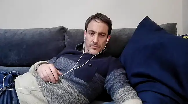 Snapshot of basquehotboy chatting on March 14, 11:00 pm basquehotboy online show from March 14, 11:00 pm