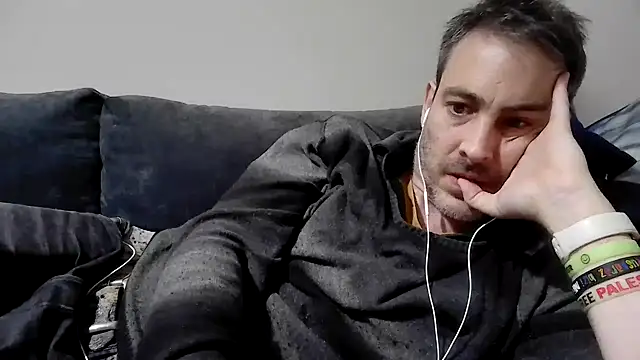 Snapshot of basquehotboy chatting on February 1, 11:27 pm basquehotboy online show from February 1, 11:27 pm
