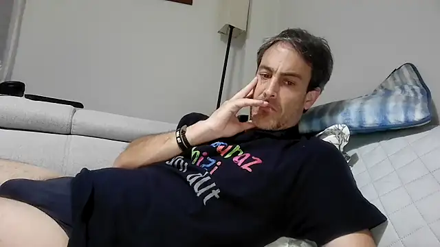 Snapshot of basquehotboy chatting on September 9, 8:40 pm basquehotboy online show from September 9, 8:40 pm