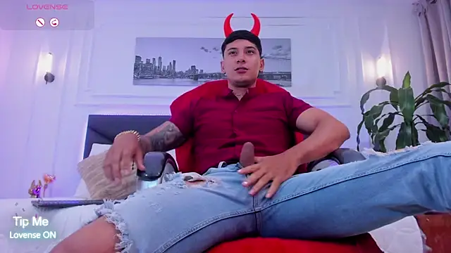 Snapshot of Damian23__ chatting on December 21, 10:17 am Damian23 online show from December 21, 10:17 am