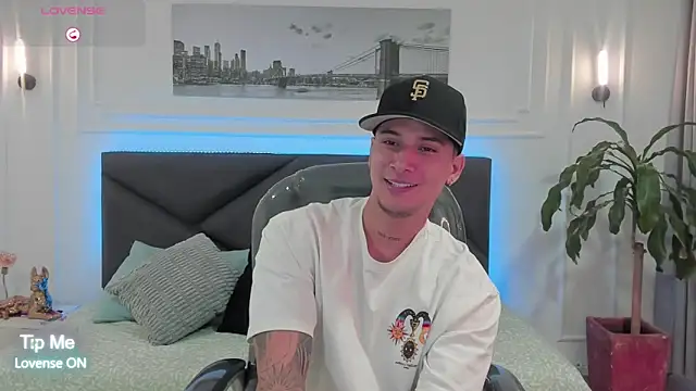 Snapshot of Damian23__ chatting on January 17, 12:42 pm Damian23 online show from January 17, 12:42 pm