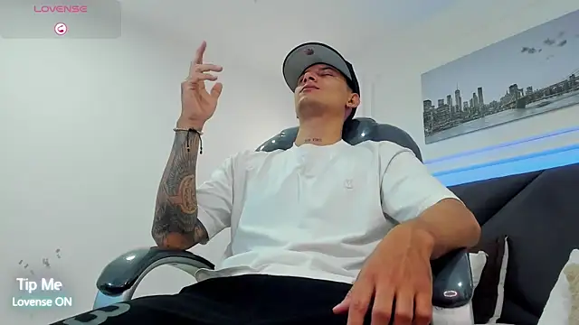 Snapshot of Damian23__ chatting on January 7, 12:21 pm Damian23 online show from January 7, 12:21 pm