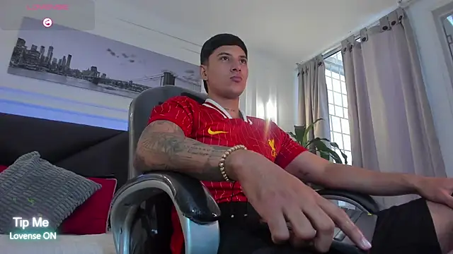 Snapshot of Damian23__ chatting on March 3, 1:18 pm Damian23 online show from March 3, 1:18 pm