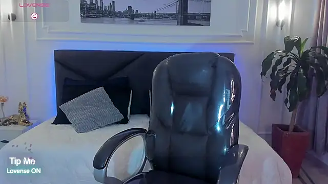 Snapshot of Damian23__ chatting on February 8, 12:58 pm Damian23 online show from February 8, 12:58 pm