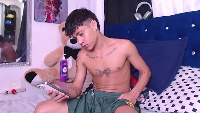 Snapshot of Sexys_Boys_Hot1 chatting on October 1, 5:12 am Sexys Boys Hot1 online show from October 1, 5:12 am