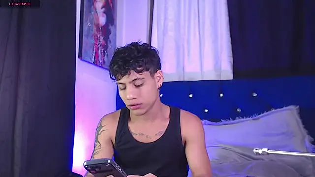 Sexys Boys Hot1 online show from March 8, 1:11 am