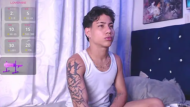 Snapshot of Sexys_Boys_Hot1 chatting on November 28, 3:07 am Sexys Boys Hot1 online show from November 28, 3:07 am