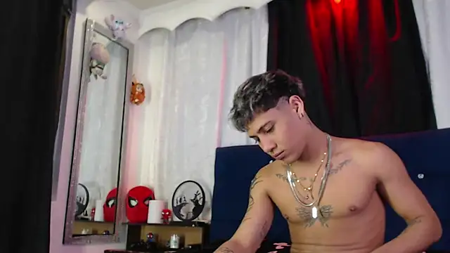 Snapshot of Sexys_Boys_Hot1 chatting on June 16, 10:54 pm Sexys Boys Hot1 online show from June 16, 10:54 pm