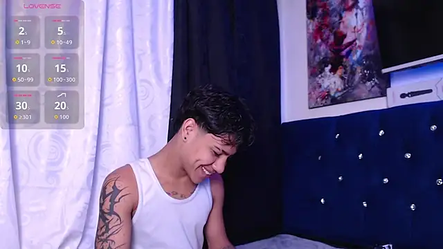 Snapshot of Sexys_Boys_Hot1 chatting on November 25, 3:18 am Sexys Boys Hot1 online show from November 25, 3:18 am