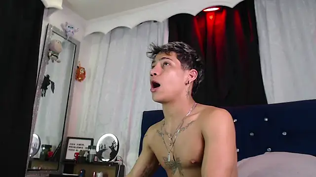 Snapshot of Sexys_Boys_Hot1 chatting on July 7, 6:47 am Sexys Boys Hot1 online show from July 7, 6:47 am