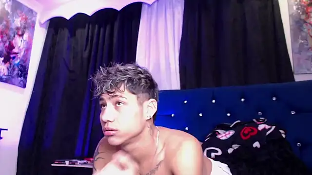 Sexys Boys Hot1 online show from May 26, 1:37 am