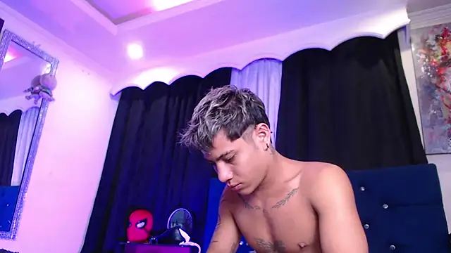 Snapshot of Sexys_Boys_Hot1 chatting on June 12, 1:14 am Sexys Boys Hot1 online show from June 12, 1:14 am