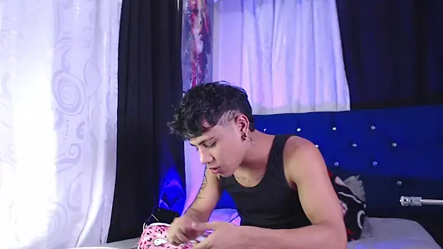 Sexys Boys Hot1 online show from February 22, 1:41 am