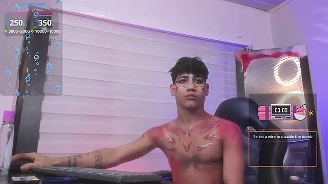 Snapshot of Sexys_Boys_Hot1 chatting on October 27, 1:50 am Sexys Boys Hot1 online show from October 27, 1:50 am