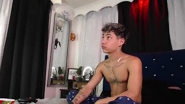 Snapshot of Sexys_Boys_Hot1 chatting on June 30, 1:05 am Sexys Boys Hot1 online show from June 30, 1:05 am