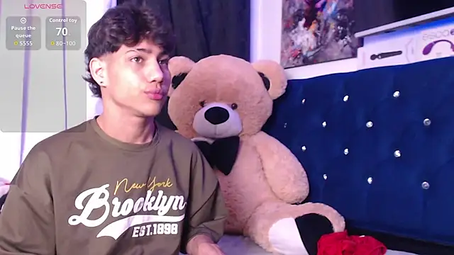 Snapshot of Sexys_Boys_Hot1 chatting on November 9, 2:48 am Sexys Boys Hot1 online show from November 9, 2:48 am