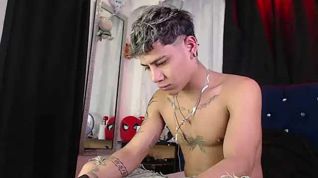 Snapshot of Sexys_Boys_Hot1 chatting on June 20, 1:10 am Sexys Boys Hot1 online show from June 20, 1:10 am