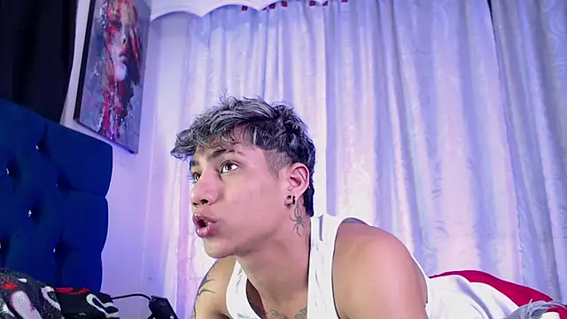 Sexys Boys Hot1 online show from May 7, 1:54 am