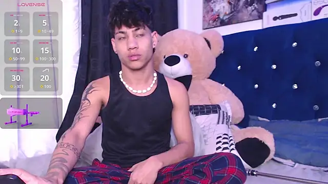 Snapshot of Sexys_Boys_Hot1 chatting on November 7, 2:38 am Sexys Boys Hot1 online show from November 7, 2:38 am