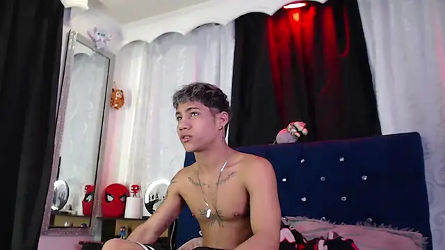 Snapshot of Sexys_Boys_Hot1 chatting on June 15, 12:01 am Sexys Boys Hot1 online show from June 15, 12:01 am
