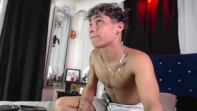 Snapshot of Sexys_Boys_Hot1 chatting on July 1, 12:22 am Sexys Boys Hot1 online show from July 1, 12:22 am