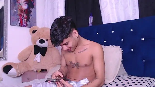 Snapshot of Sexys_Boys_Hot1 chatting on October 3, 5:09 am Sexys Boys Hot1 online show from October 3, 5:09 am